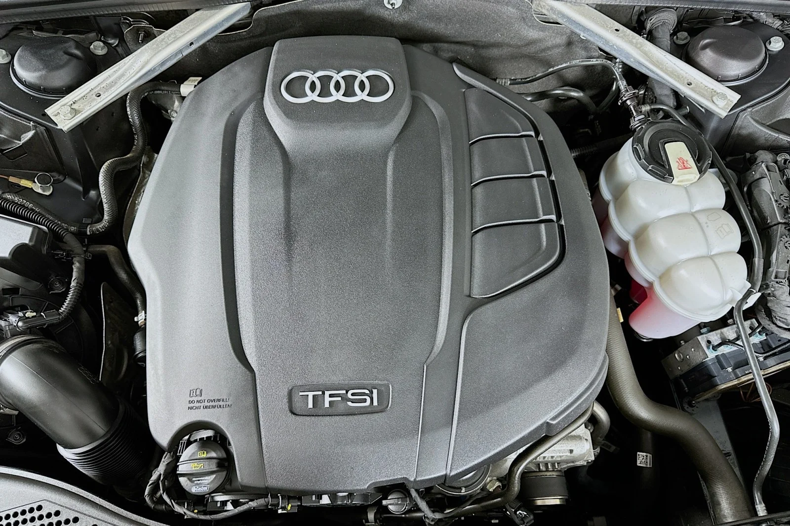 Used 2019 Manhattan Gray Metallic Audi Titanium Premium image 13