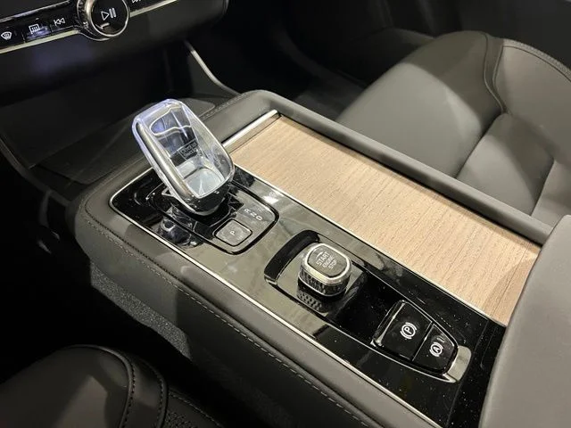 New 2026 Crystal White Volvo Plus image 18