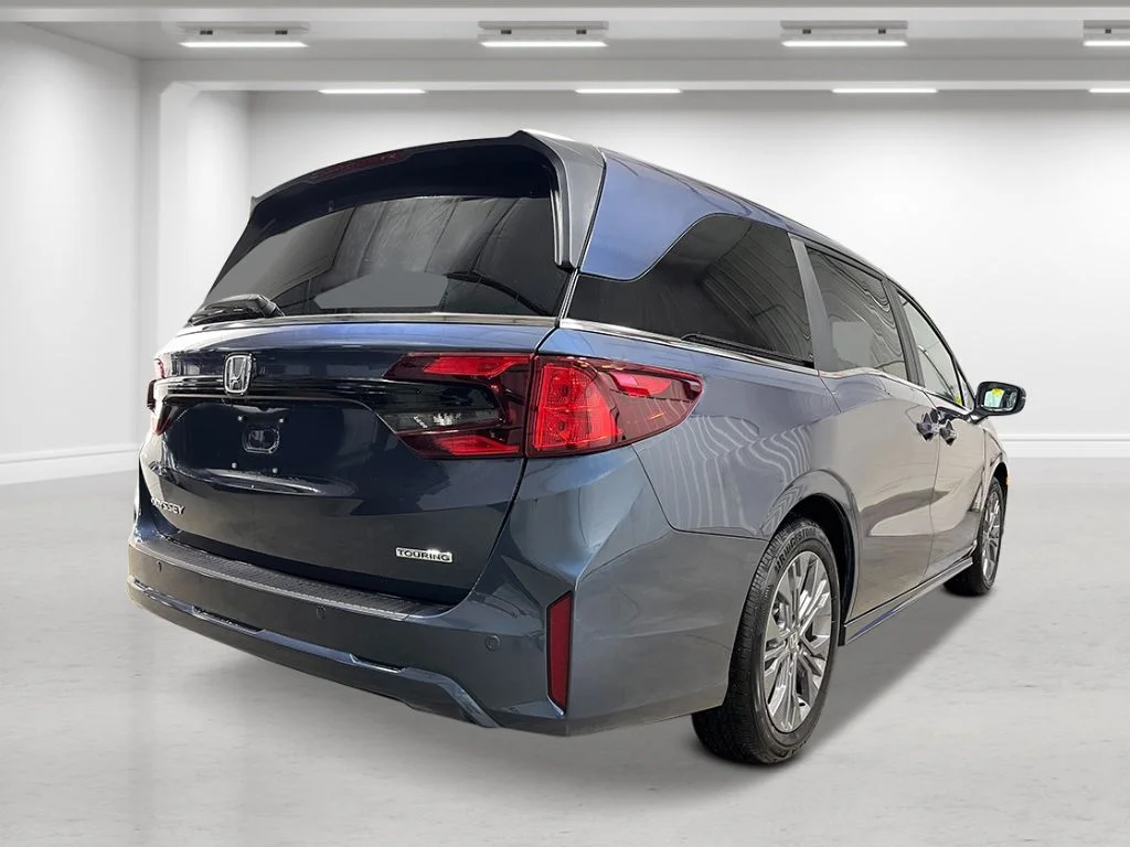 New 2026 Smoke Blue Pearl Honda Touring image 5