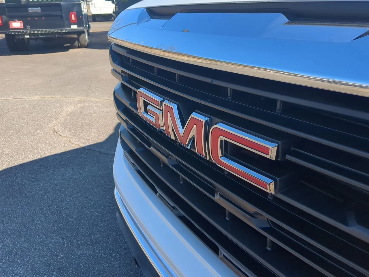 New 2026 Summit White GMC Pro image 29
