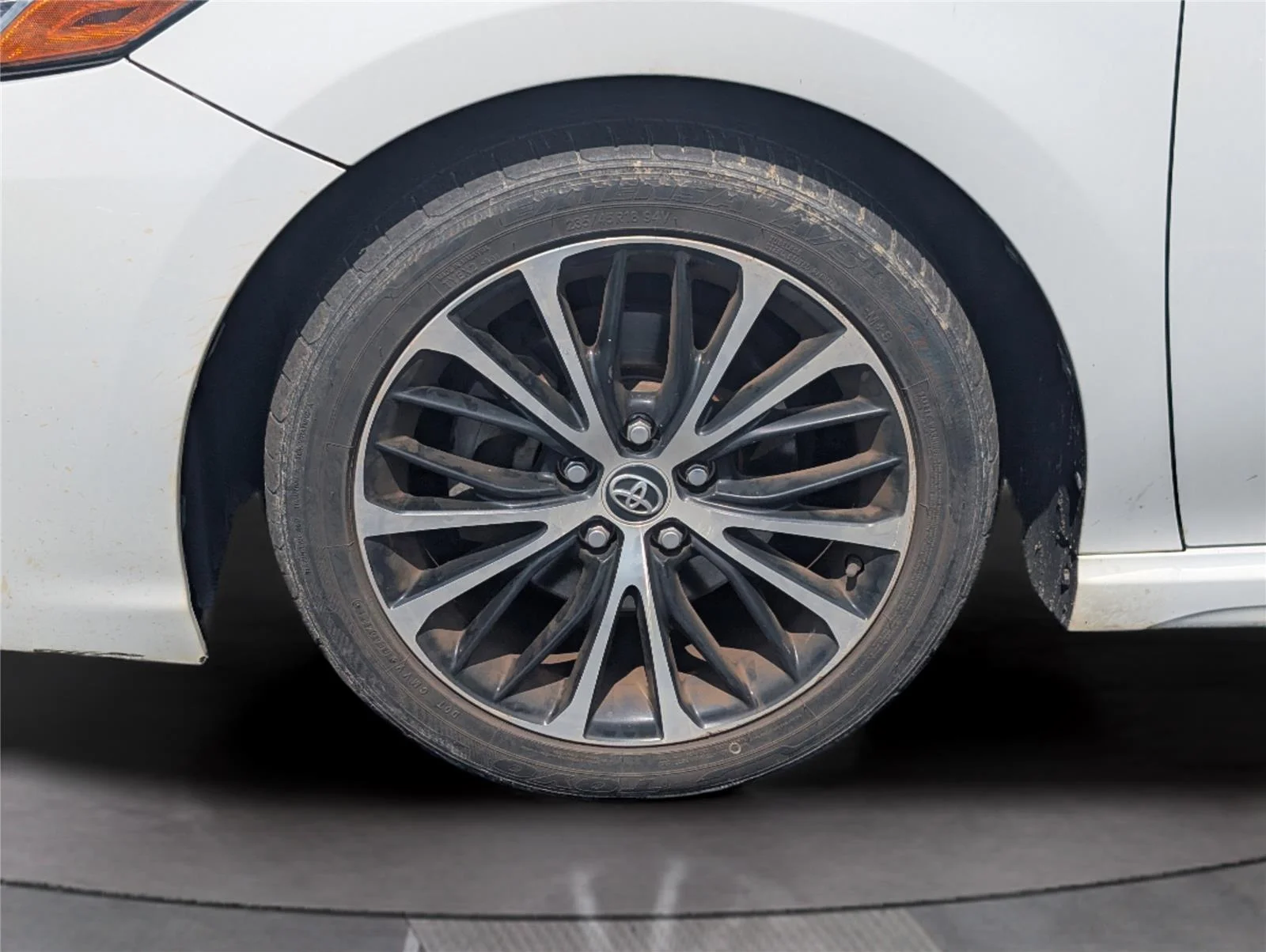 Used 2018 Super White Toyota SE image 37