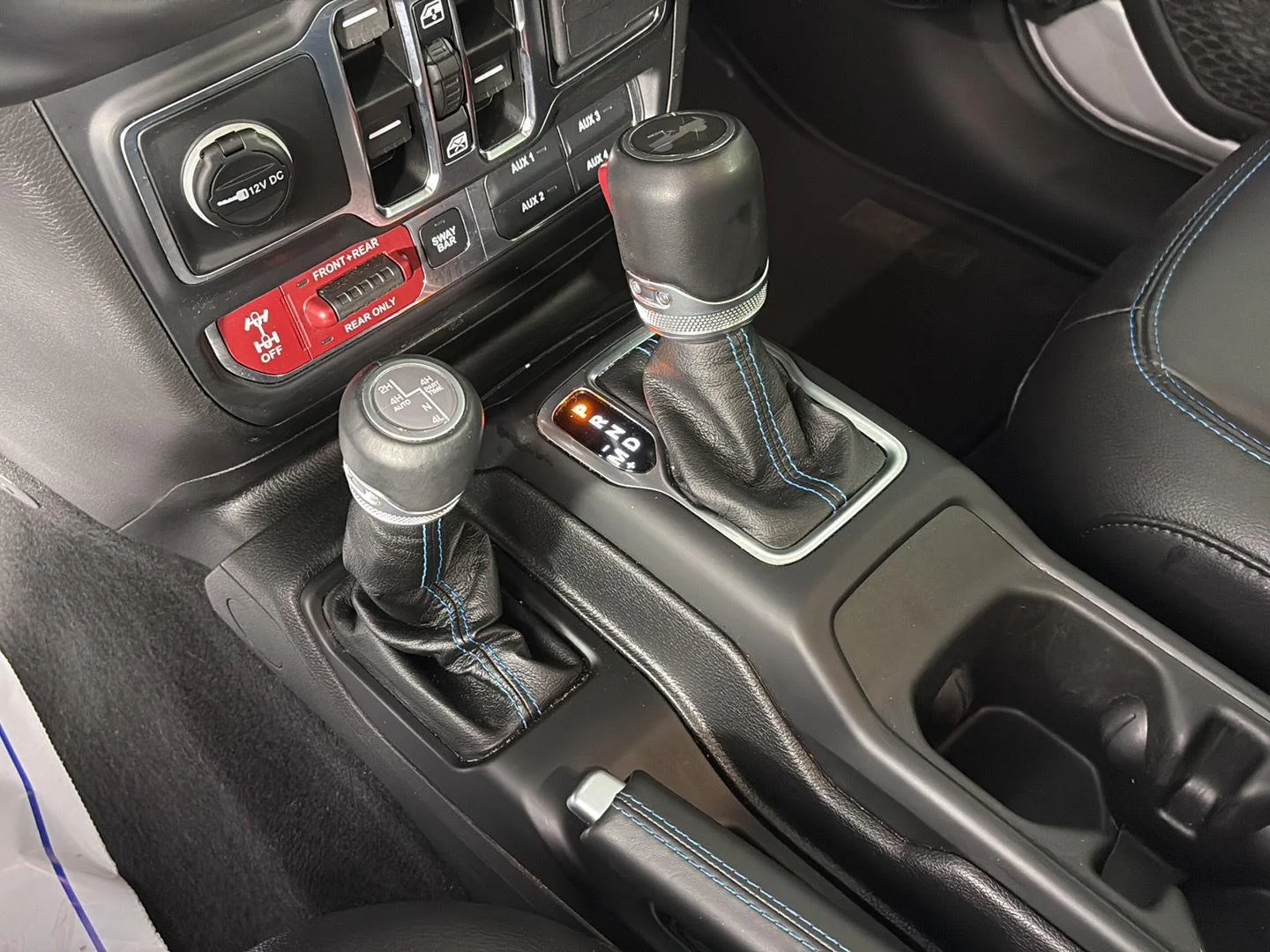 Used 2023 Silver Zynith Clearcoat Jeep Rubicon image 41