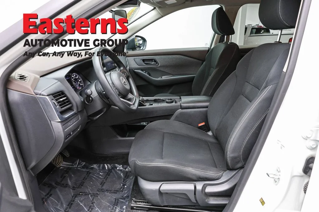 Used 2023 White Nissan S image 13