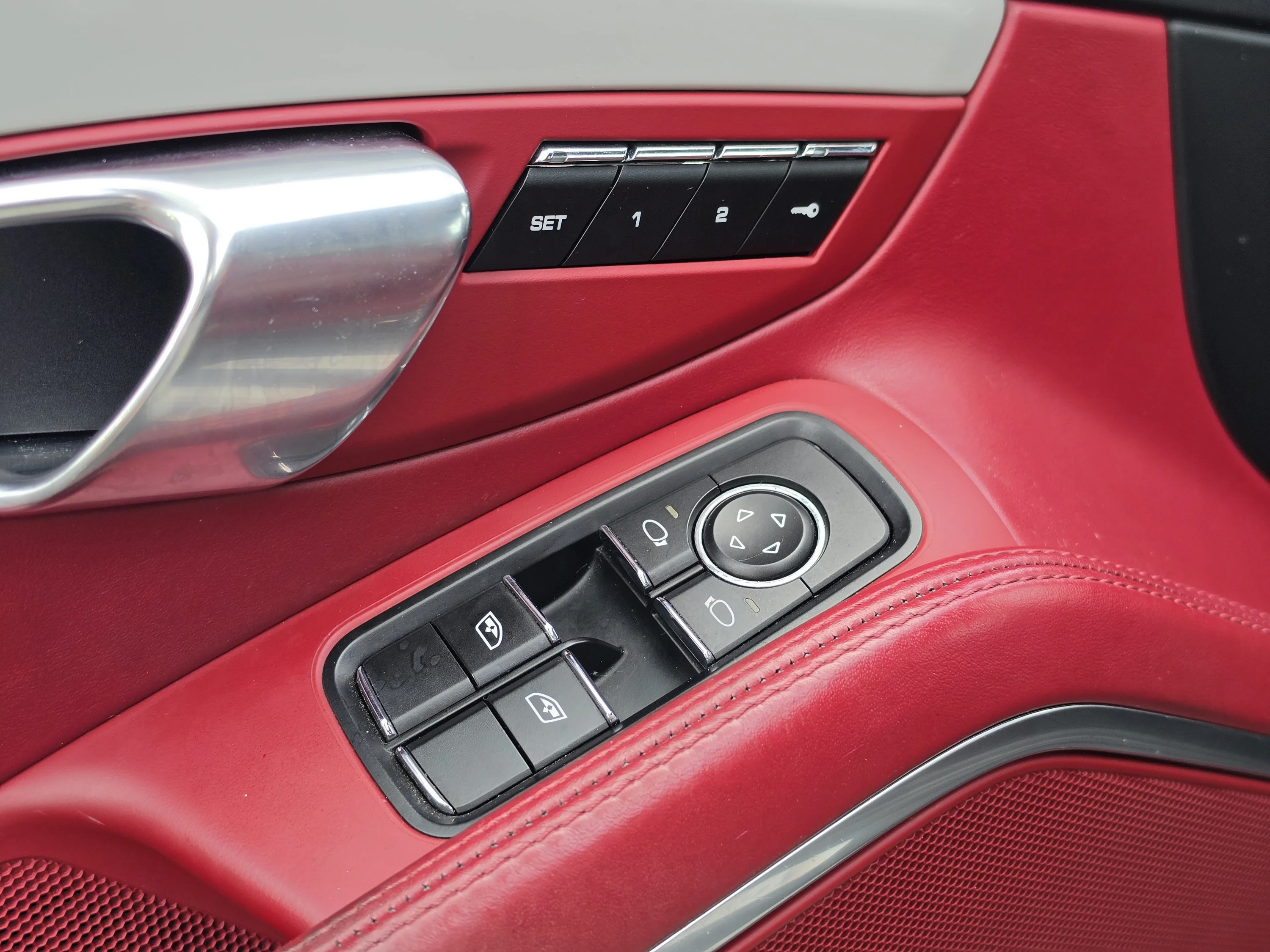 Used 2018 Chalk Porsche 4S image 20