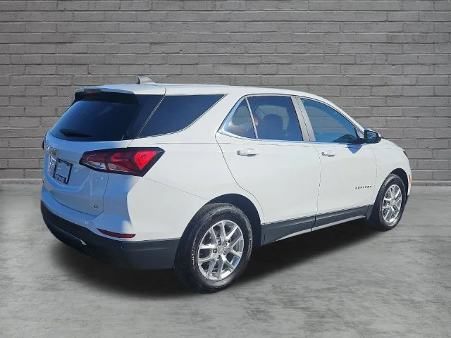 Used 2024 Summit White Chevrolet LT image 5