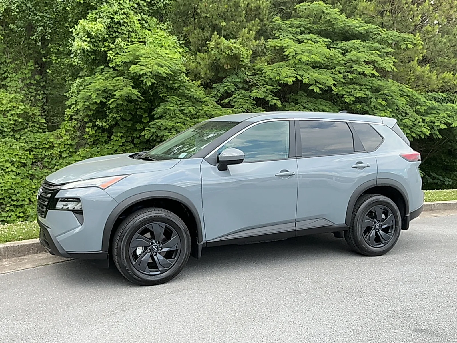 New 2026 Boulder Gray Pearl Nissan SV image 4