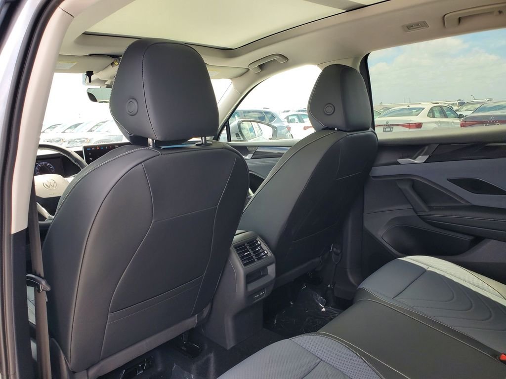 New 2026 Silver Volkswagen 2.0T SE image 7