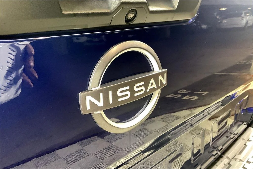 Used 2022 Blue Nissan SV image 31