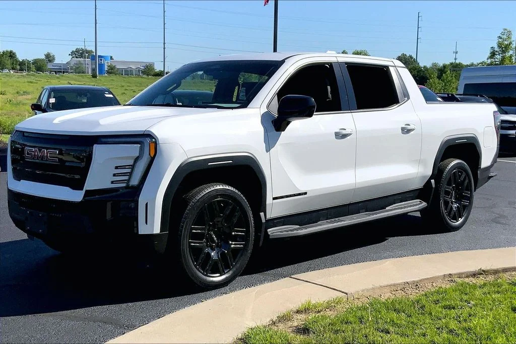 Used 2026 White GMC Elevation image 5