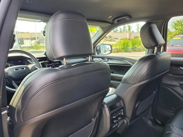 Used 2023 Silver Zynith Jeep Altitude image 26