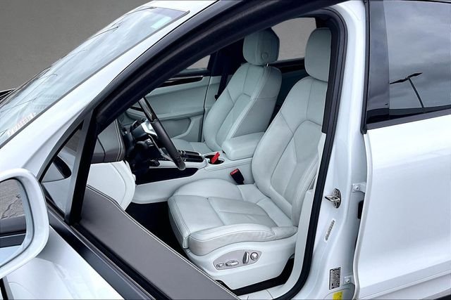 Used 2018 White Porsche  image 23