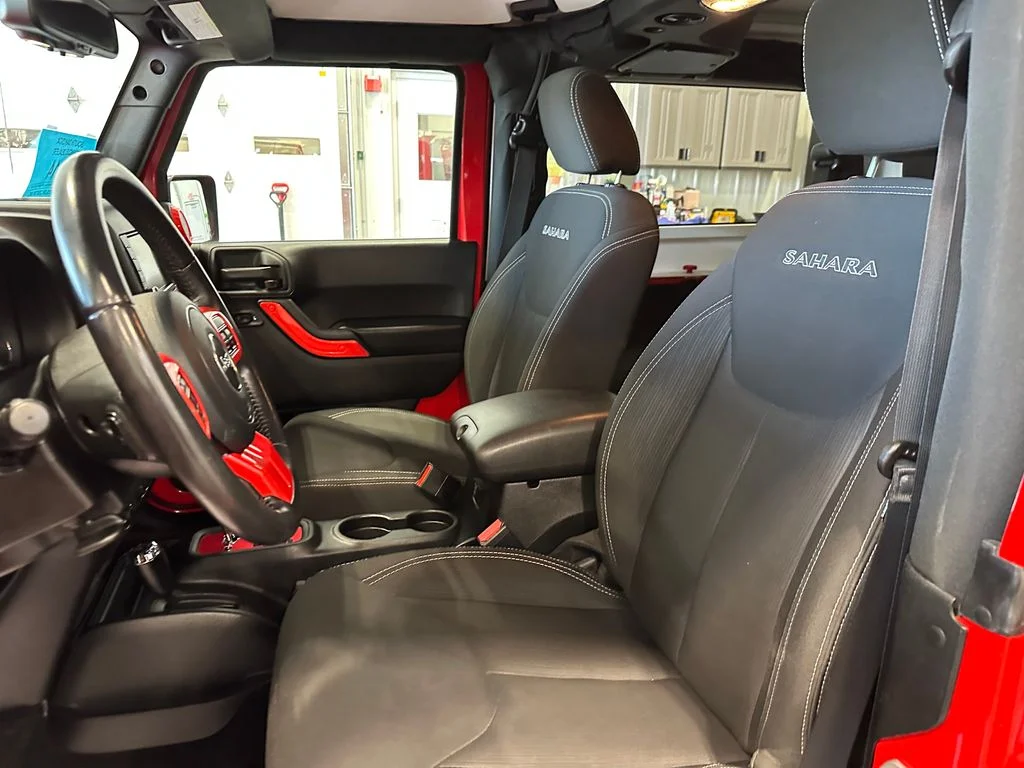Used 2018 Red Jeep Sahara image 21