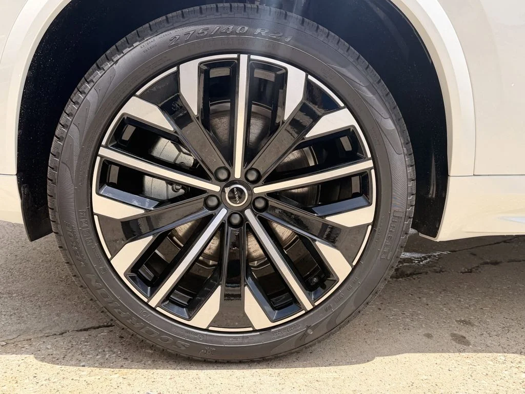 New 2026 Crystal White Volvo Core image 9