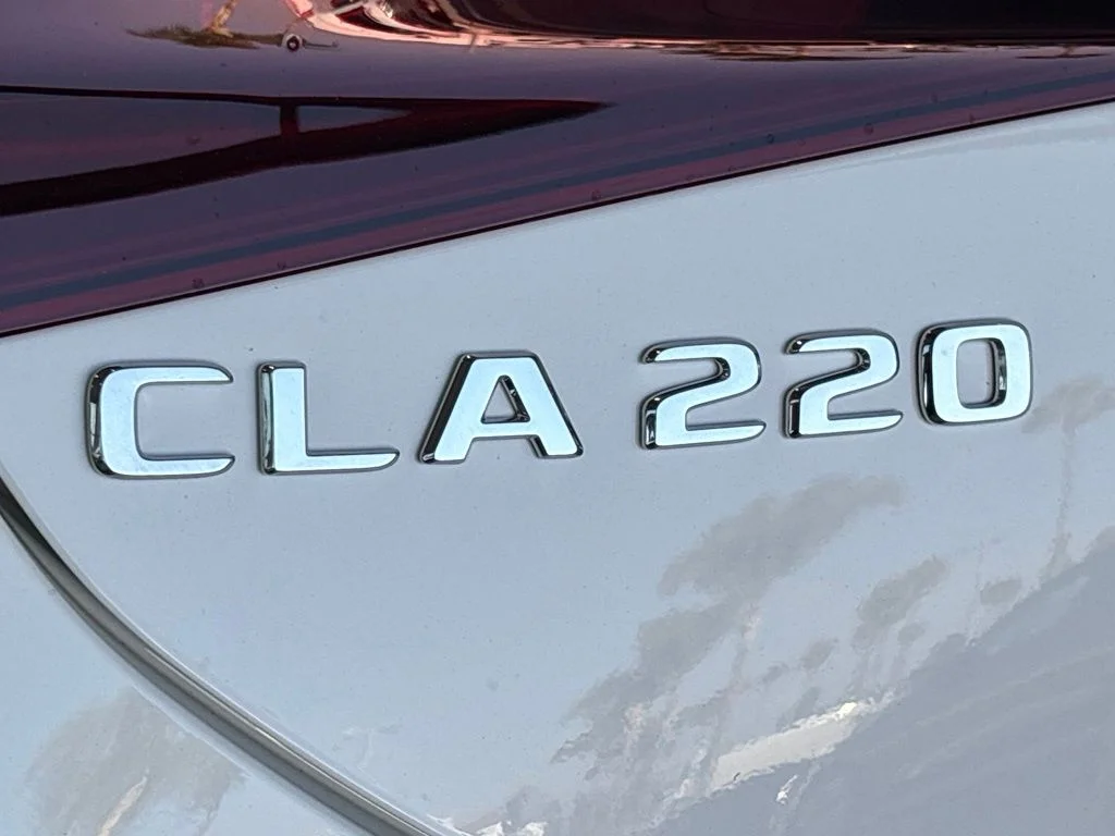 Used 2027 White Mercedes-Benz 220 Hybrid image 7