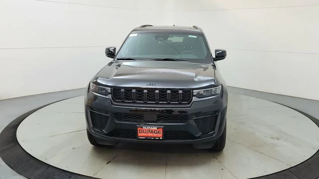 New 2026 Diamond Black Crystal Pearl-Coat Exterior Paint Jeep Altitude image 2