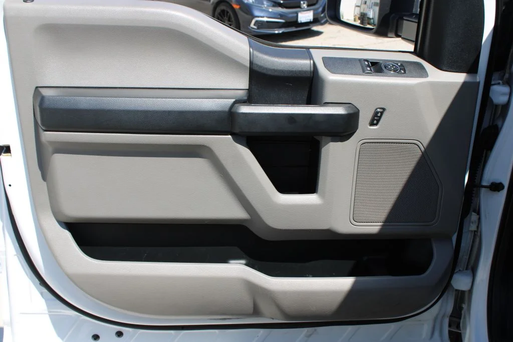 Used 2019 White Ford XL image 29
