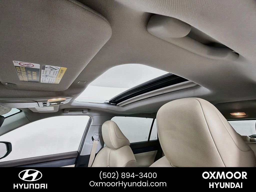 Used 2022 Wind Chill Pearl Toyota Hybrid XLE image 22