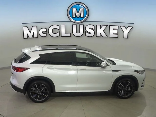 Used 2023 White INFINITI SPORT image 20