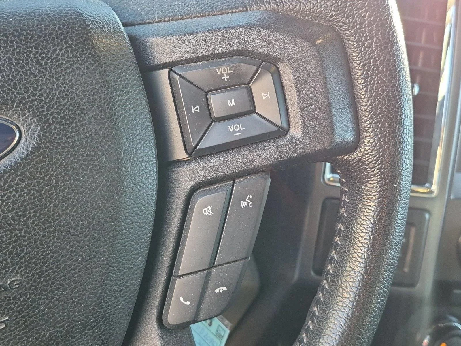 Used 2015 Oxford White Ford XLT image 16