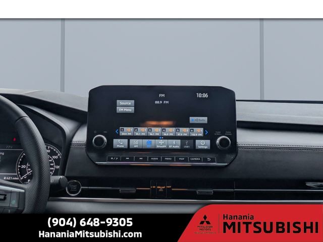 Used 2024 Silver Mitsubishi SE image 19