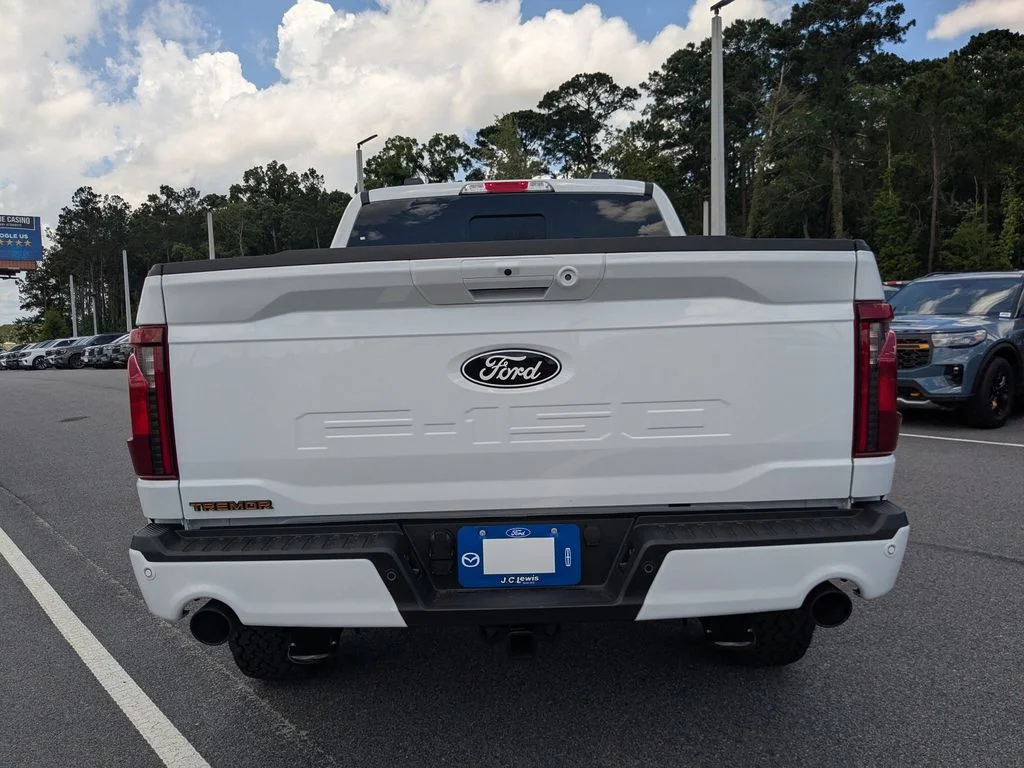 New 2026 Oxford White Ford Tremor image 5
