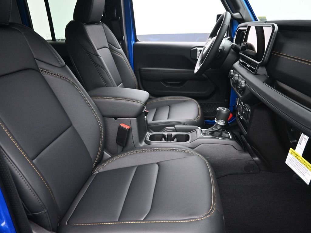 New 2026 Hydro Blue Pearl-Coat Exterior Paint Jeep Sahara image 9