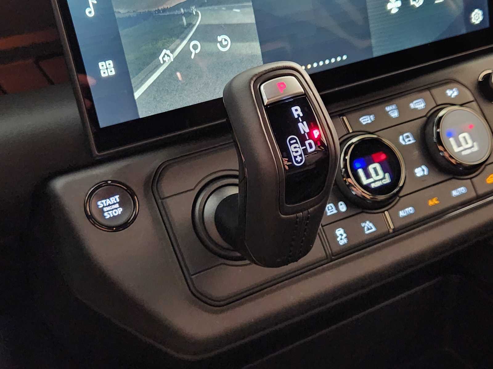 2026 Land Rover Defender OCTA Black - Photo 19