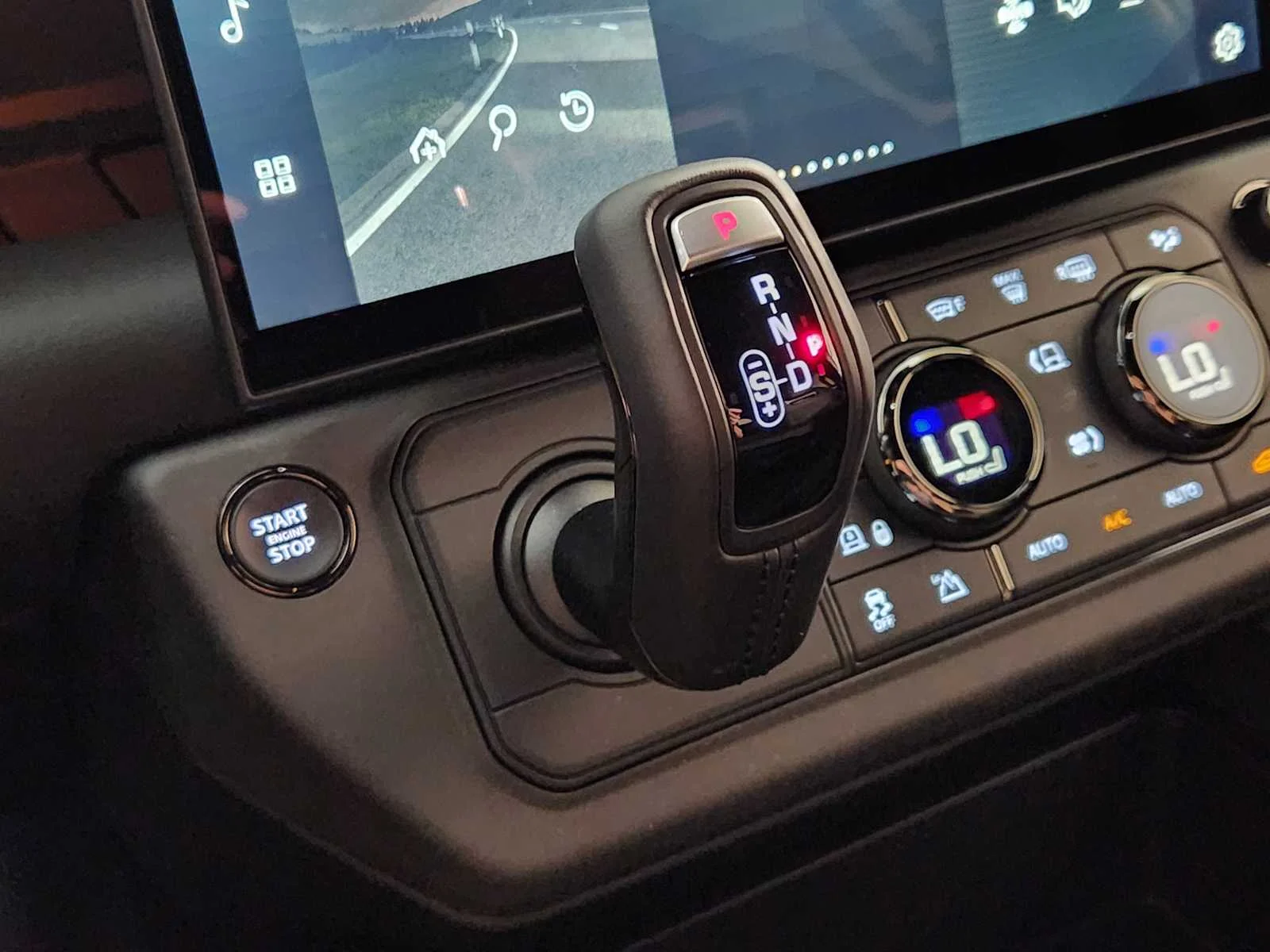 2026 Land Rover Defender OCTA Black - Photo 19
