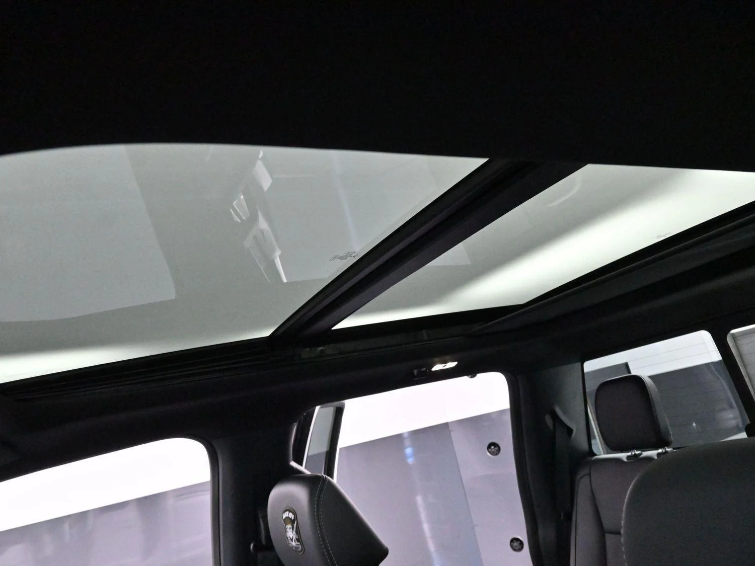 Used 2022 White Ford XL image 32