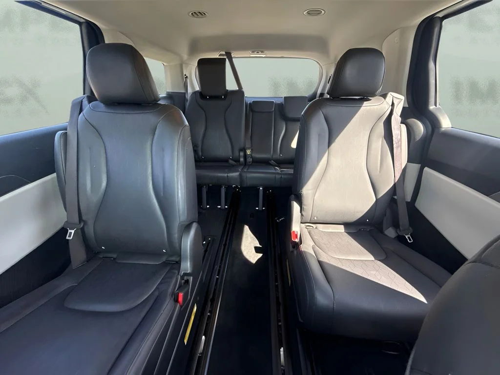 Used 2024 White Kia LX image 6