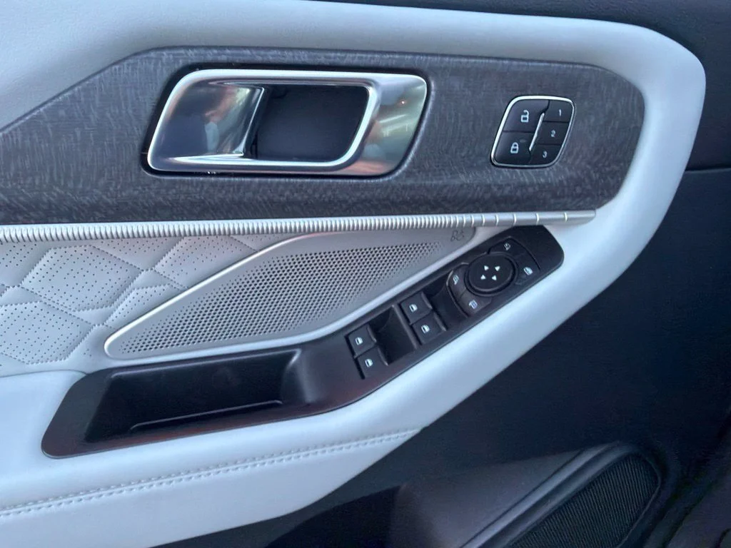 New 2027 Star White Metallic Tri-Coat Ford Platinum™ image 28