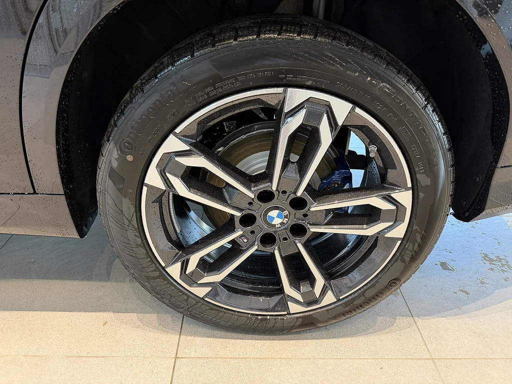 New 2027 Black Sapphire Metallic BMW xDrive28i image 7