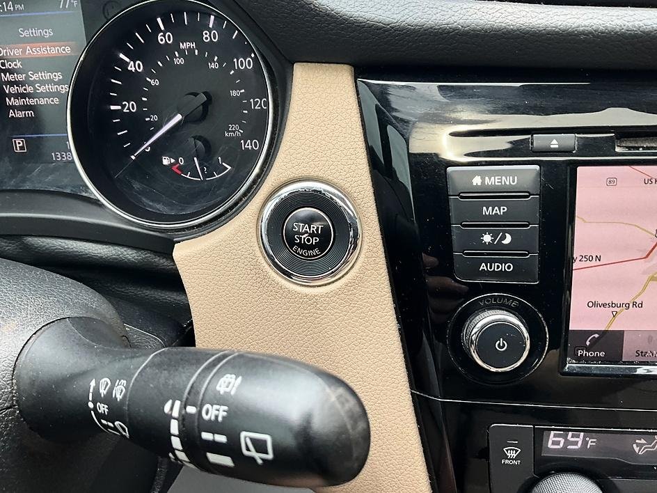 Used 2018 Green Nissan SL image 18
