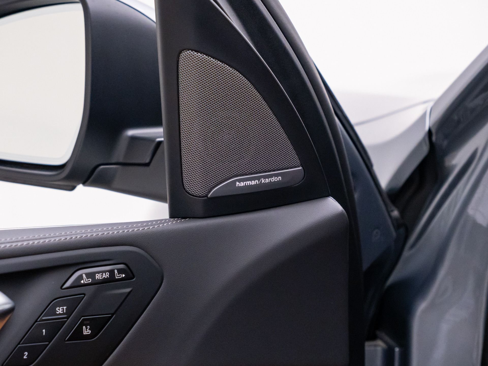 New 2026 Skyscraper Grey Metallic BMW xDrive40i image 15