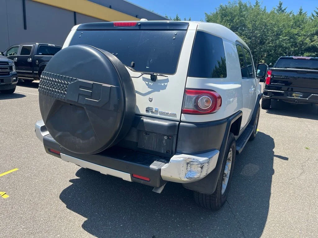 Used 2013 White Toyota Base image 7