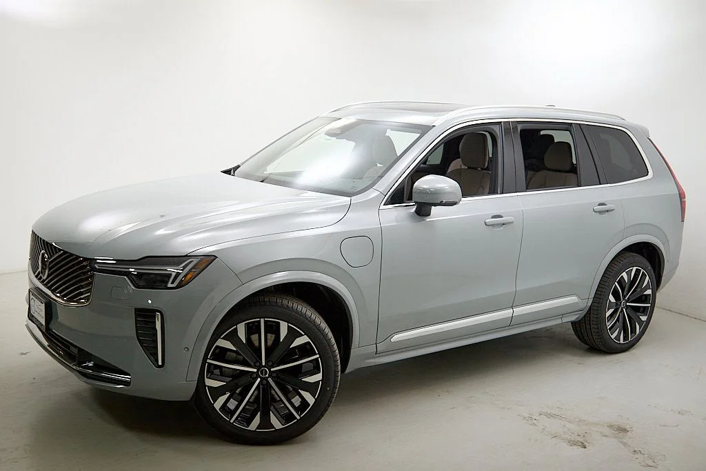 New 2026 Vapour Grey Volvo Plus image 3