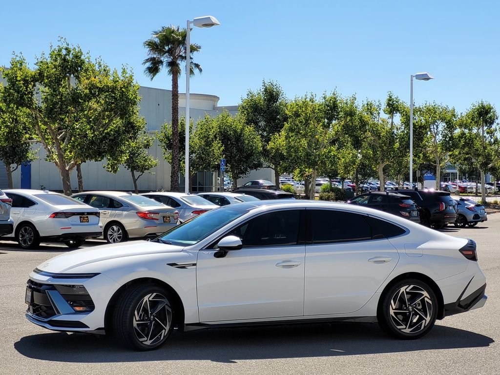 Used 2024 White Hyundai SEL image 7