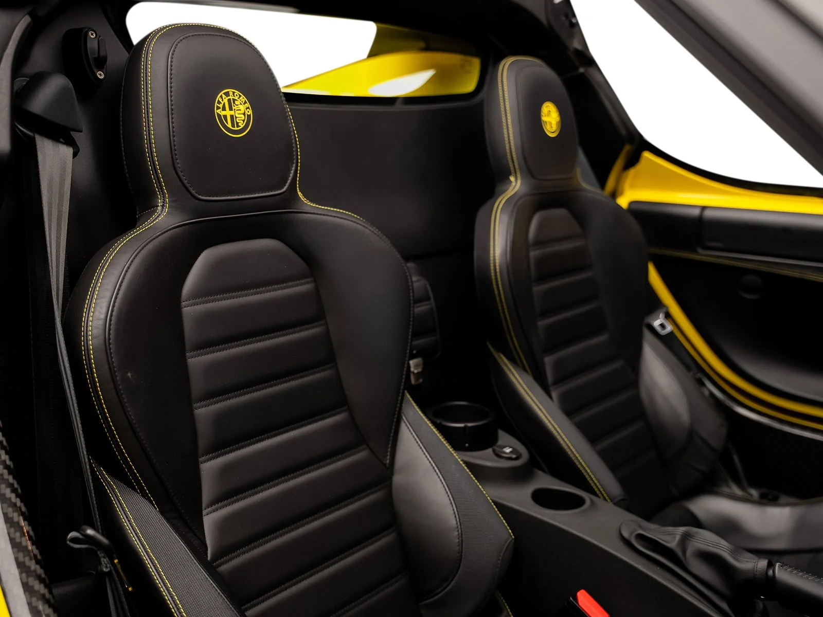 Used 2016 Yellow Alfa Romeo Base image 35