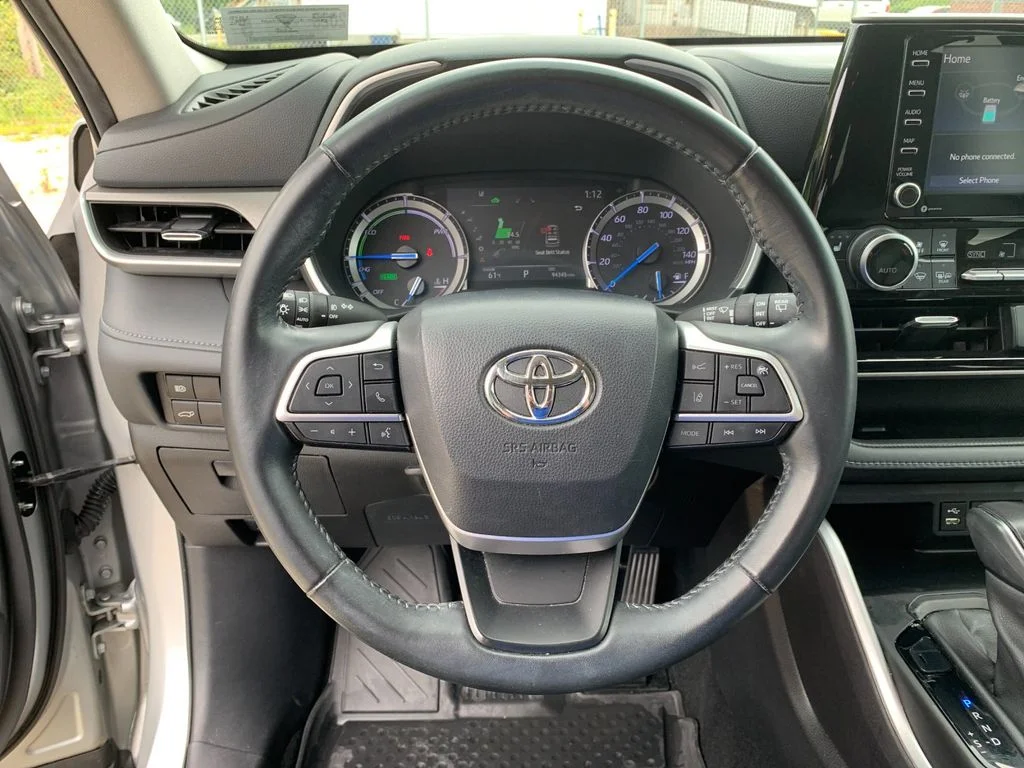 Used 2022 Silver Toyota XLE image 30