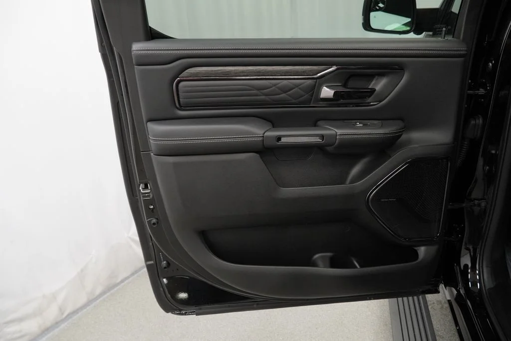 New 2026 Diamond Black Crystal Pearl-Coat Exterior Paint RAM Limited image 29