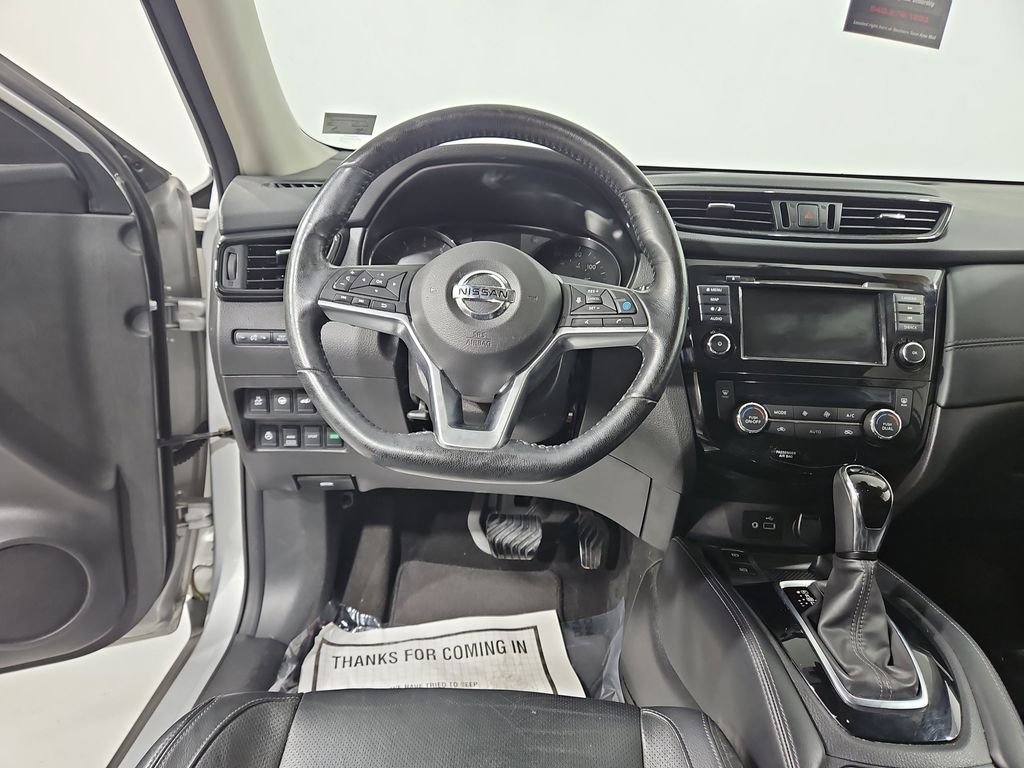 Used 2018 Silver Nissan SL image 14
