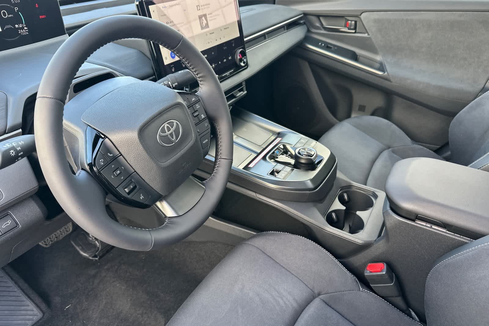 New 2026 Wind Chill Pearl with Midnight Black Metallic roof <sup>1</sup> Toyota  XSE image 10