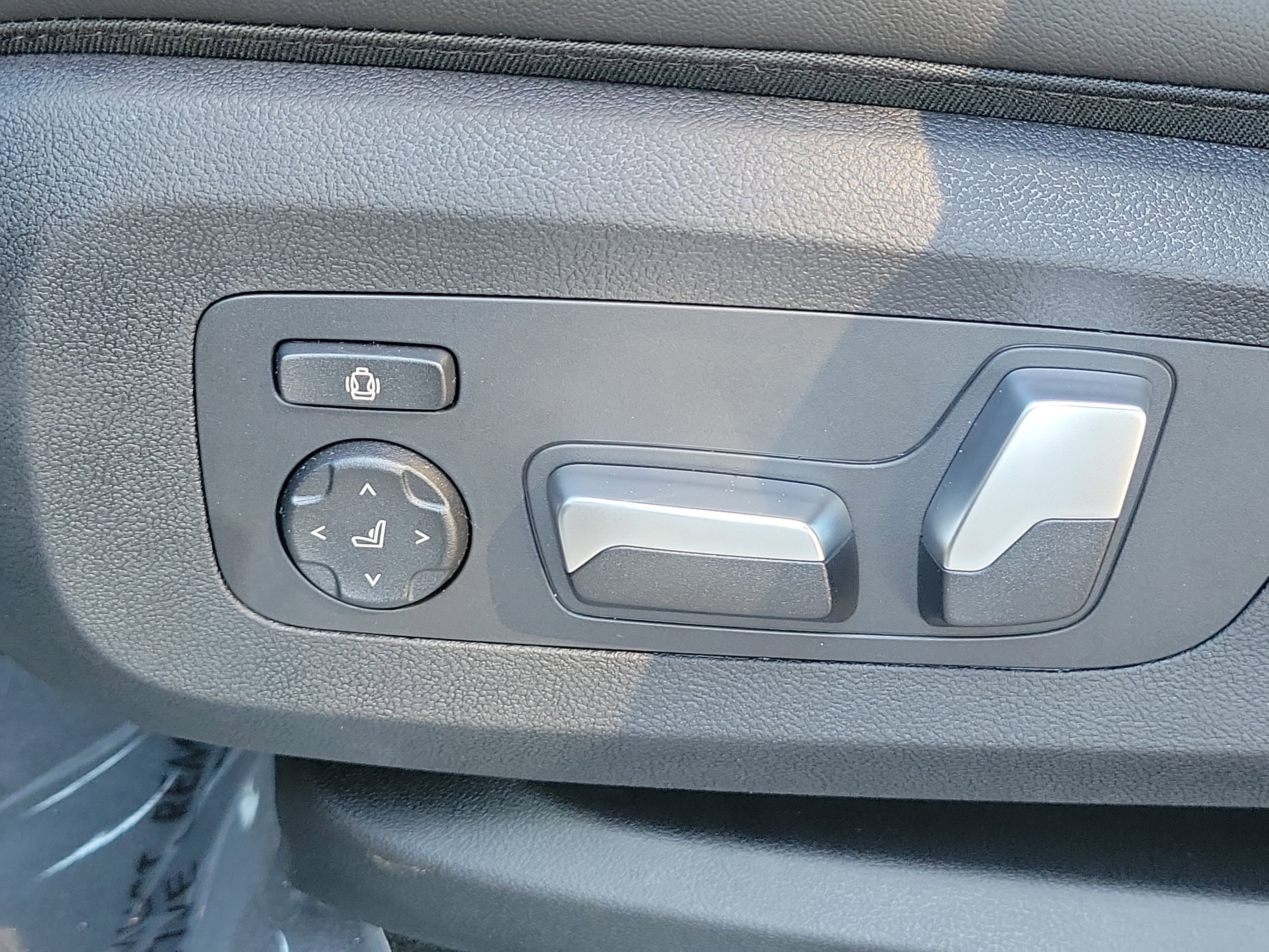 New 2026 Alpine White BMW xDrive40i image 23