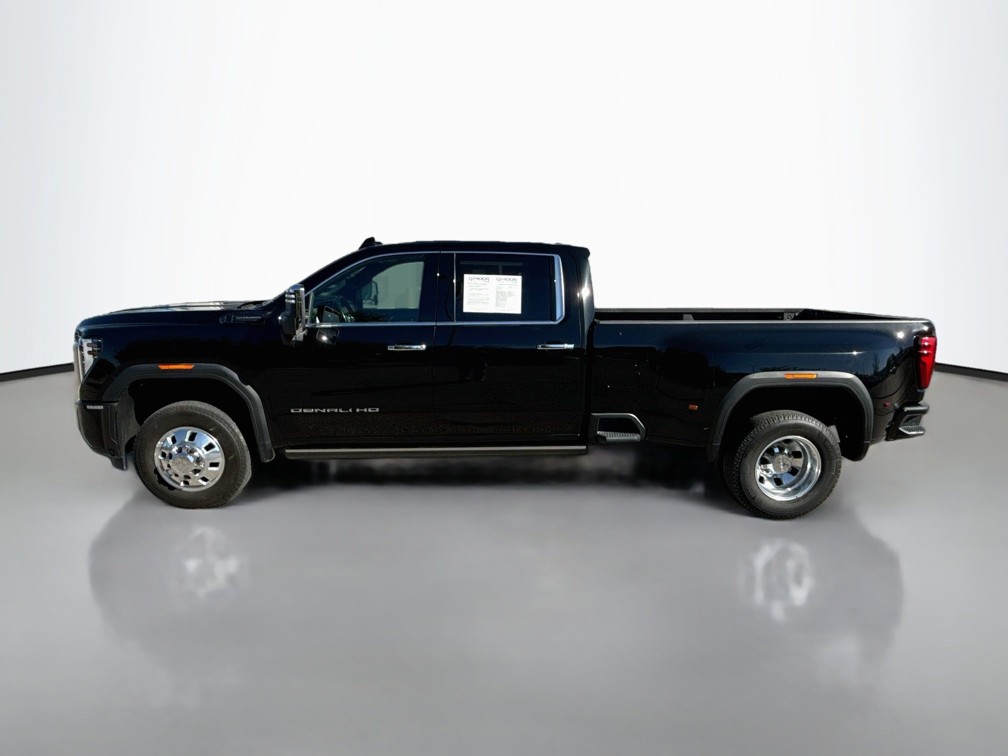 Used 2024 Onyx Black GMC Denali Ultimate image 4