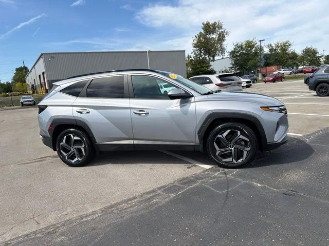Used 2022 Silver Hyundai SEL Convenience image 5