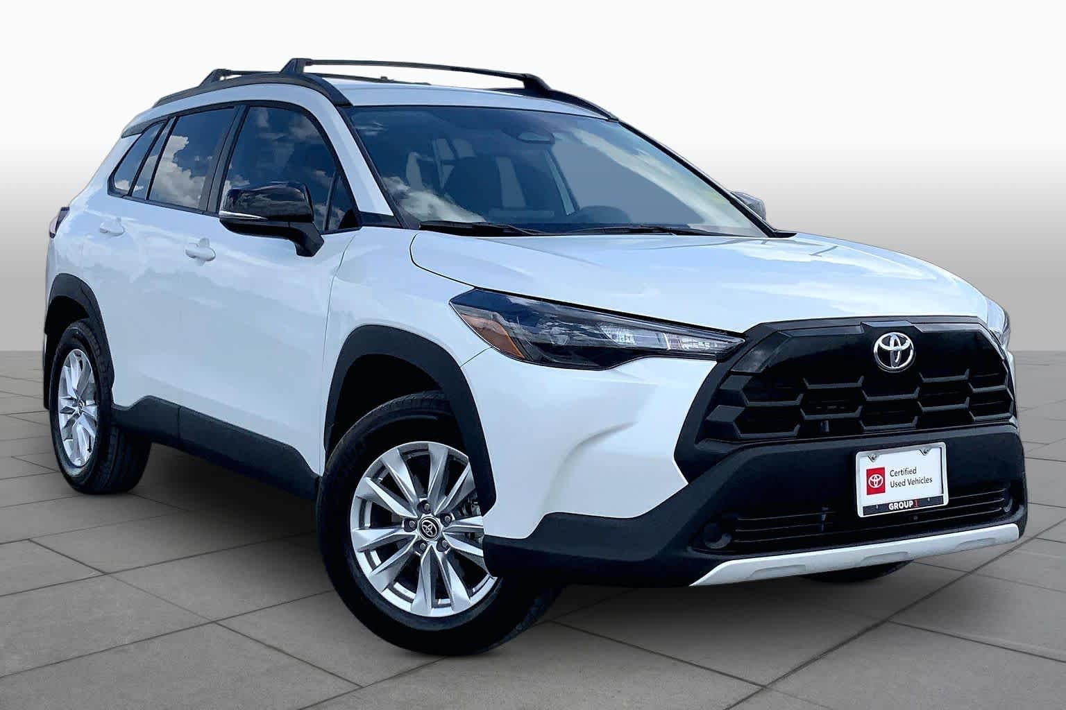 Used 2026 Wind Chill Pearl Toyota LE image 3