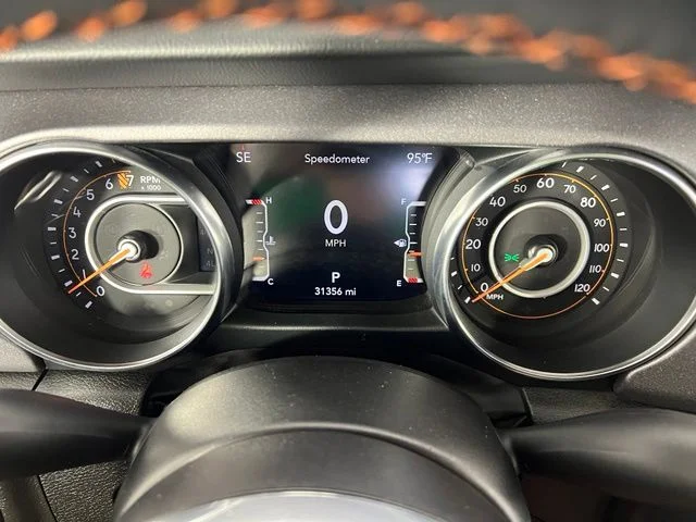 Used 2023 White Jeep Mojave image 21