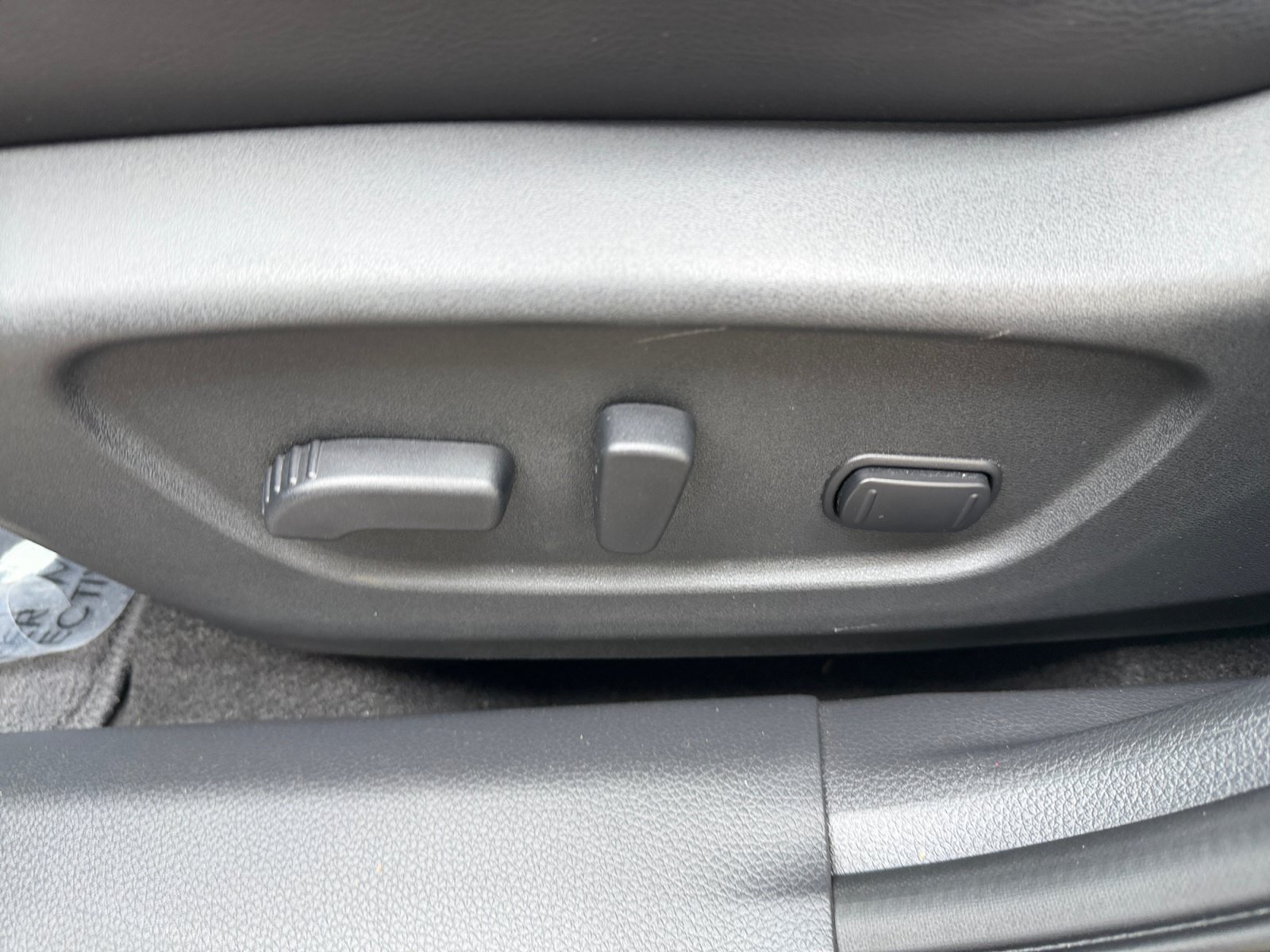 Used 2015 Super Black Nissan SL image 9