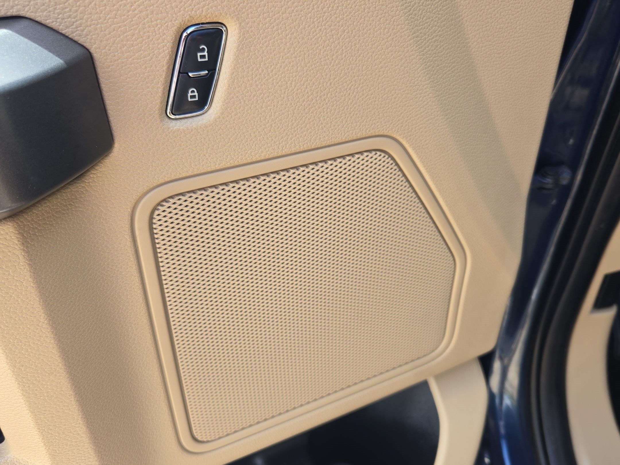 Used 2015 Blue Jeans Metallic Ford XLT image 12
