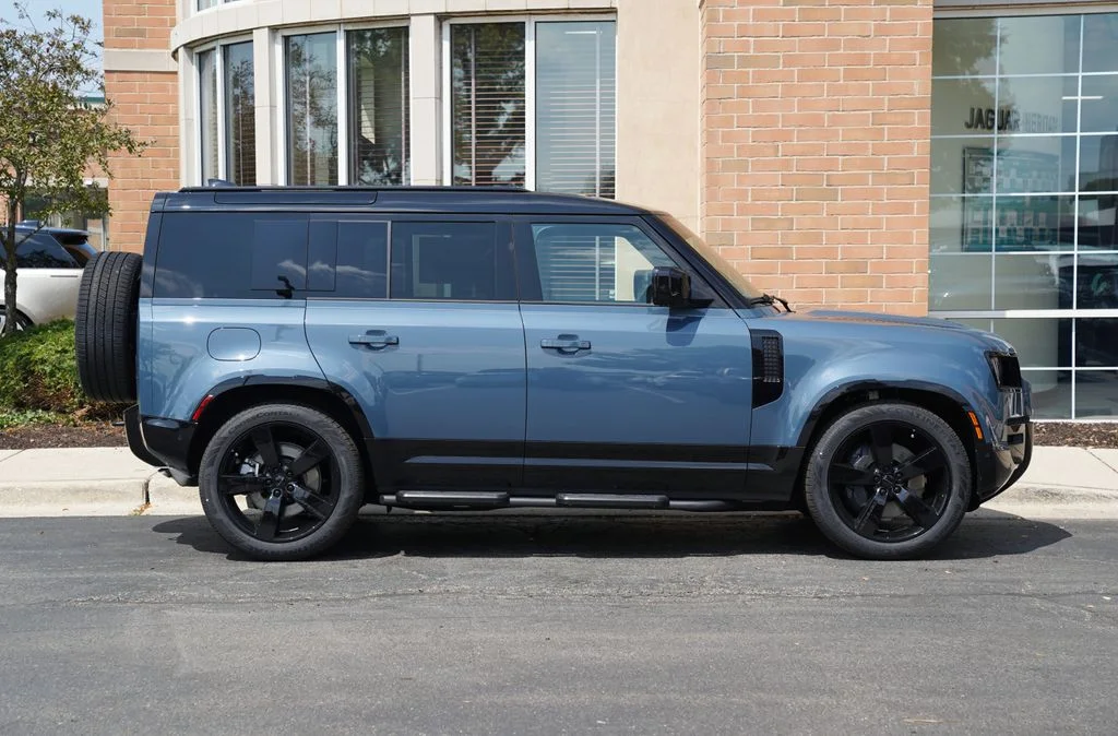 New 2026 Tasman Blue Land Rover X-Dynamic SE image 7